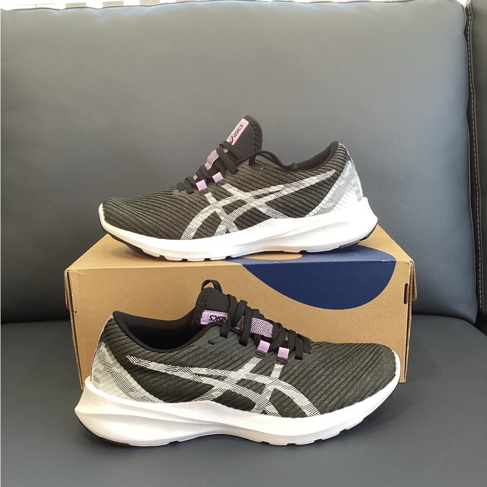 ASICS Versablast Running Walking Shoe Sneaker Black White Woman Size 7 1/2